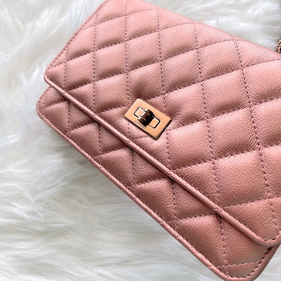 Chanel | 21A Metallic Rose Gold Wallet on Chain - Picture 5 of 7